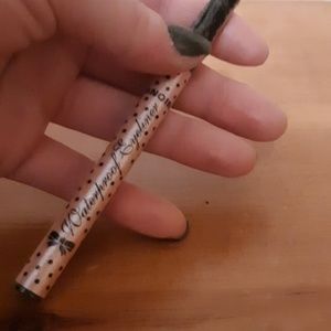 Thin felt tip waterproof eyeliner